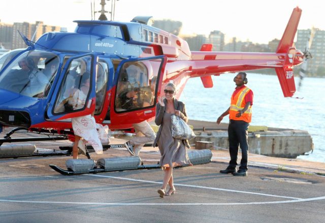 sarah-jessica-parker-at-a-heliport-in-nyc